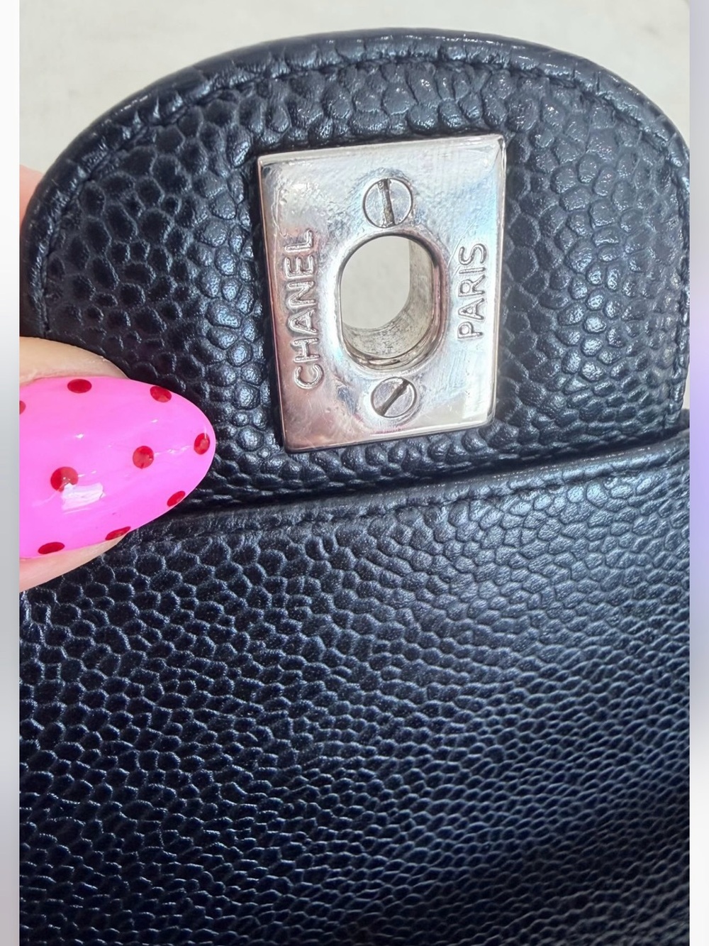 Chanel East West Flap in Caviar leather with dust bag. - Picture 7 of 7